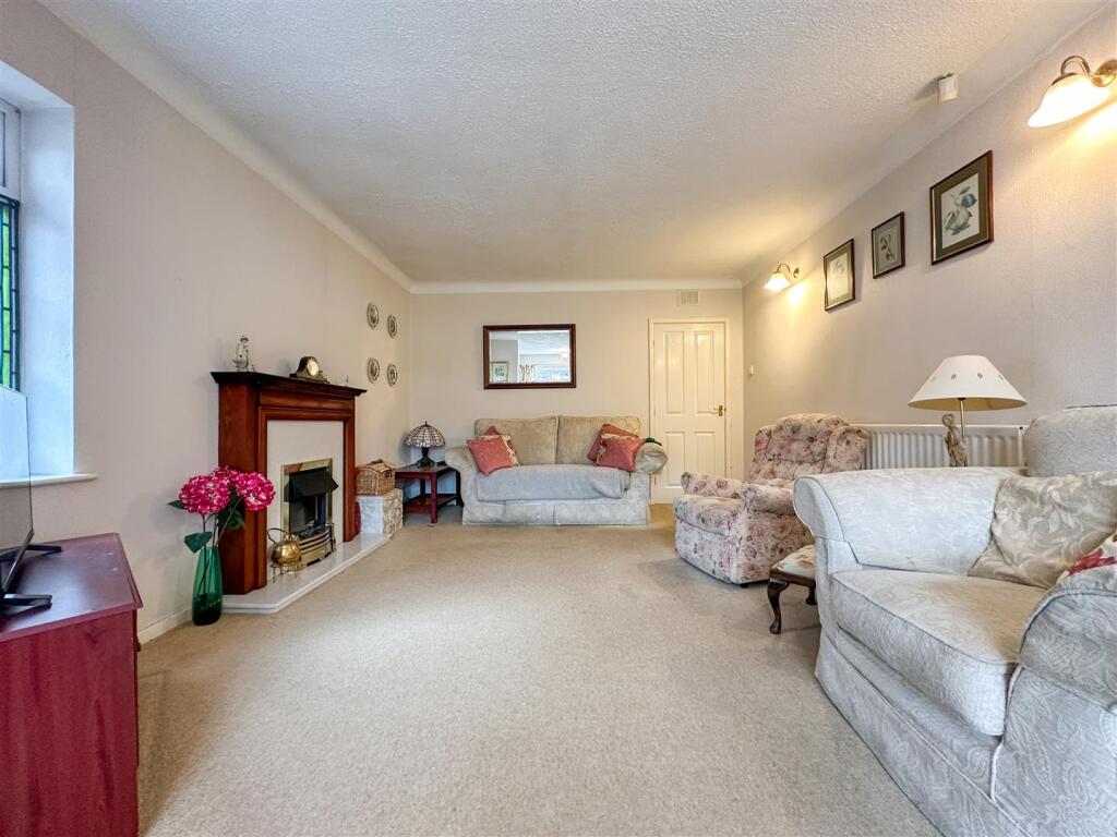 House in Stoke-on-Trent - View 4