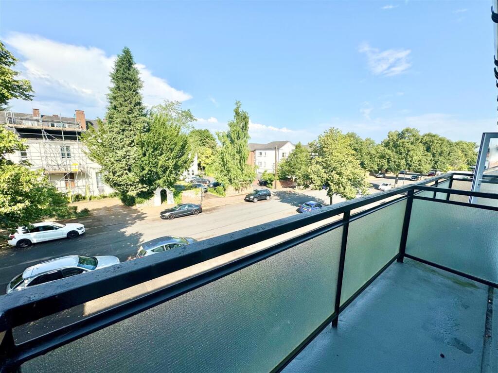 Apartment in Warwick, Royal Leamington Spa - View 5
