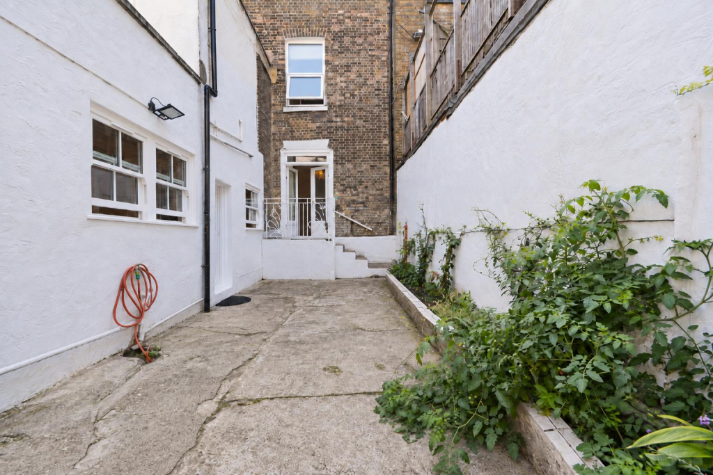 House in London - View 4