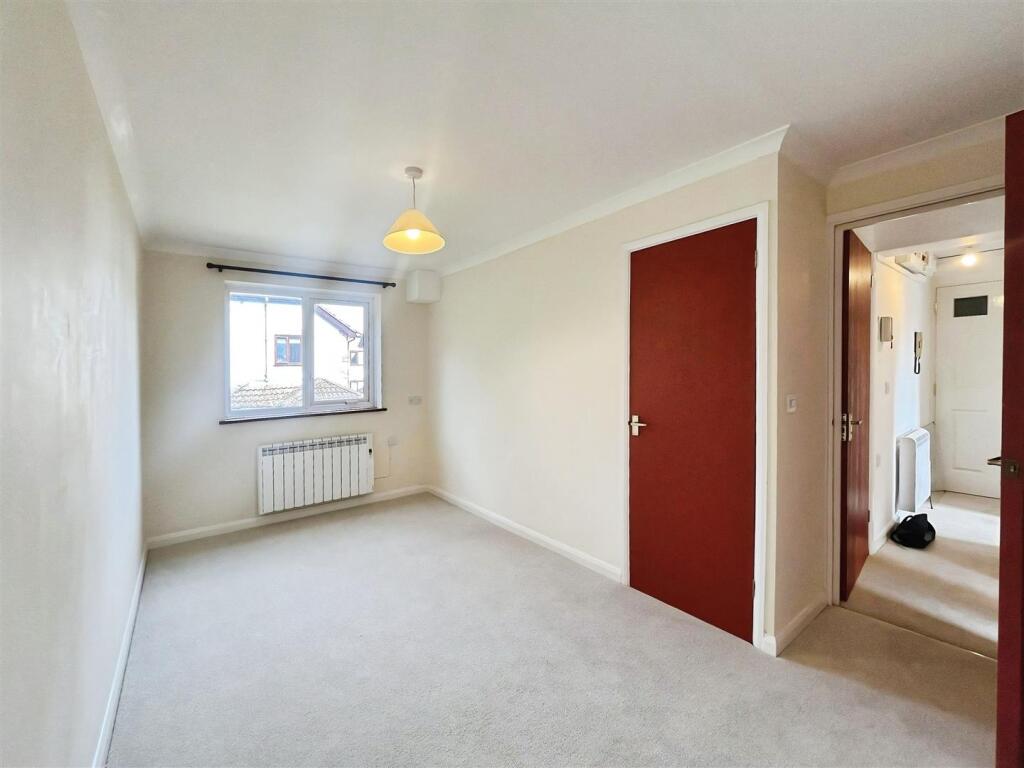 Apartment in Aldershot, Cargate, North Town - View 4