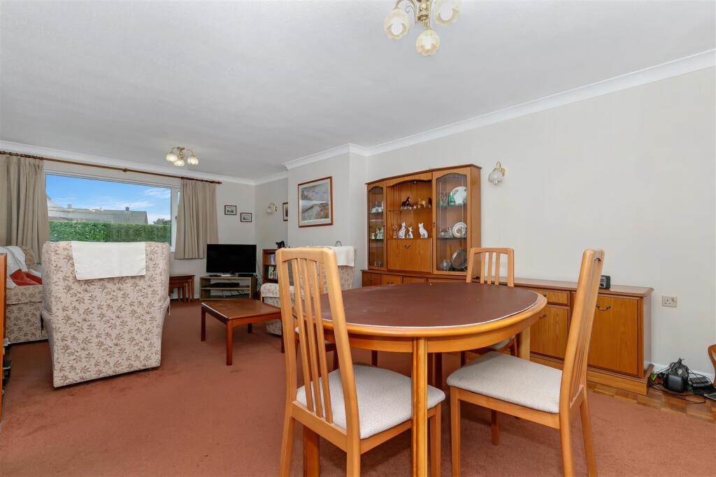 Heath Close, Winterbourne, Bristol photo 4