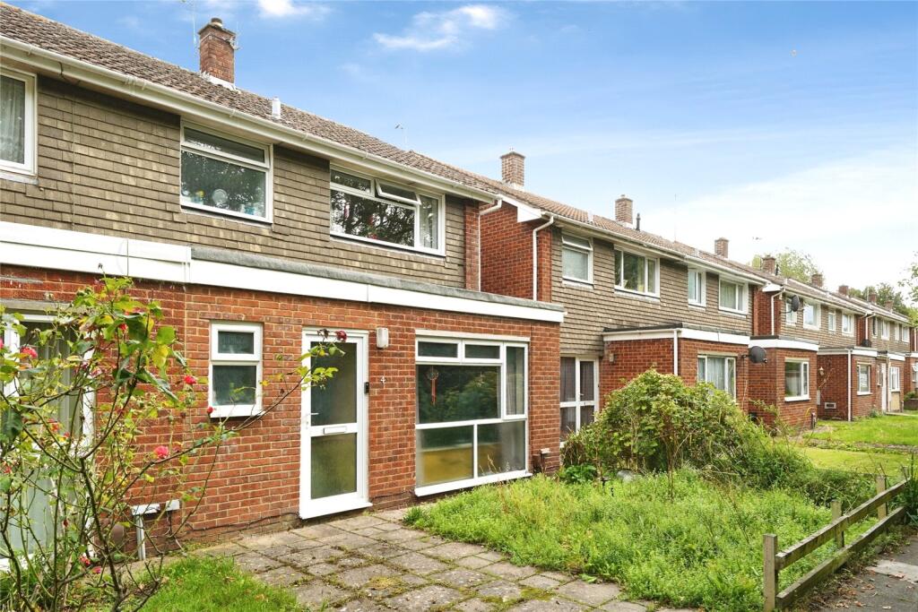 3-bed semi-detached on Cheyney Close, Gloucester, Gloucestershire, GL4, £240,000