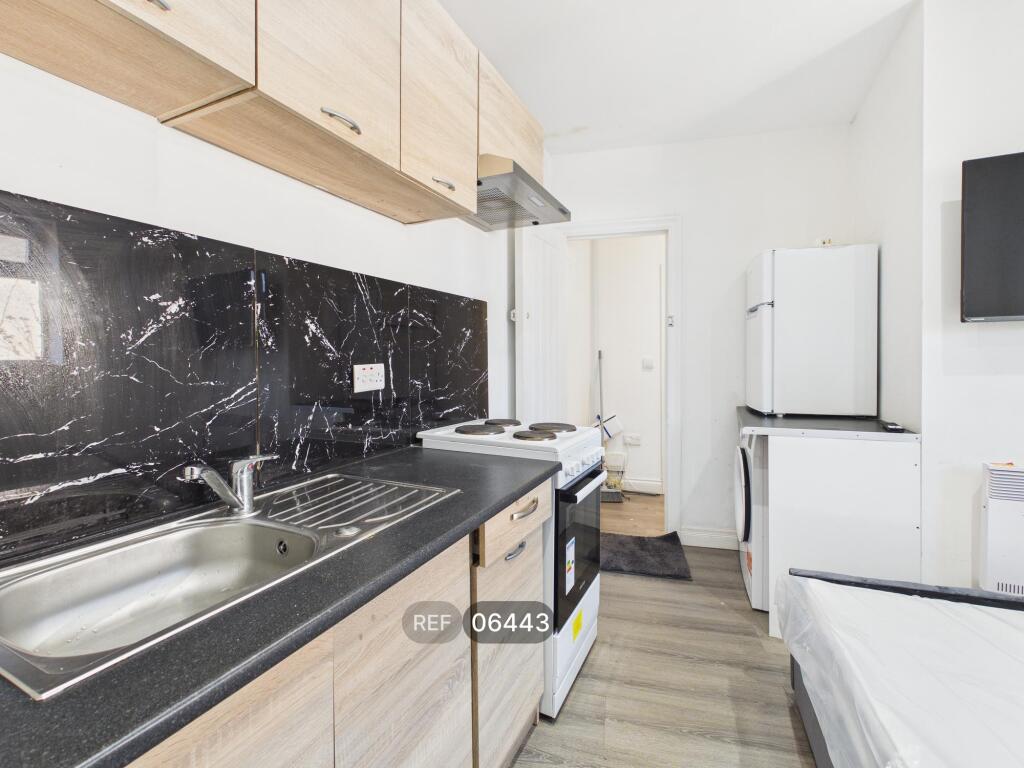 Apartment in Hull - View 2