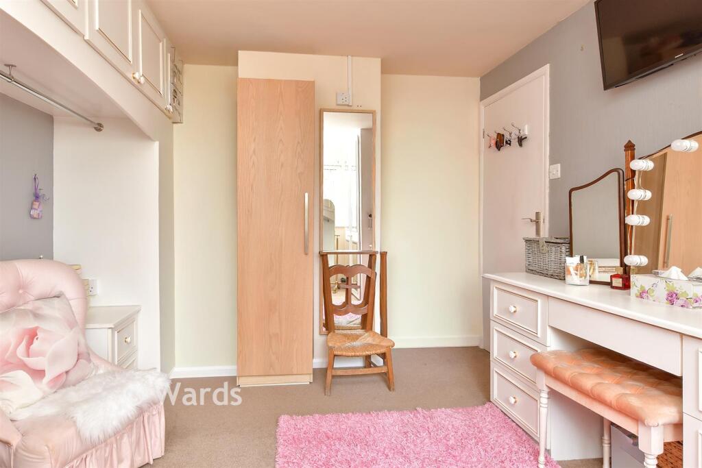 House in Gravesham, Kings Farm - More