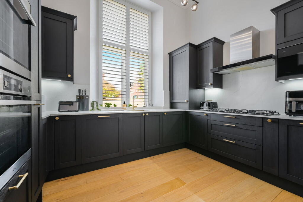 Apartment in Reigate and Banstead, Surrey - View 3