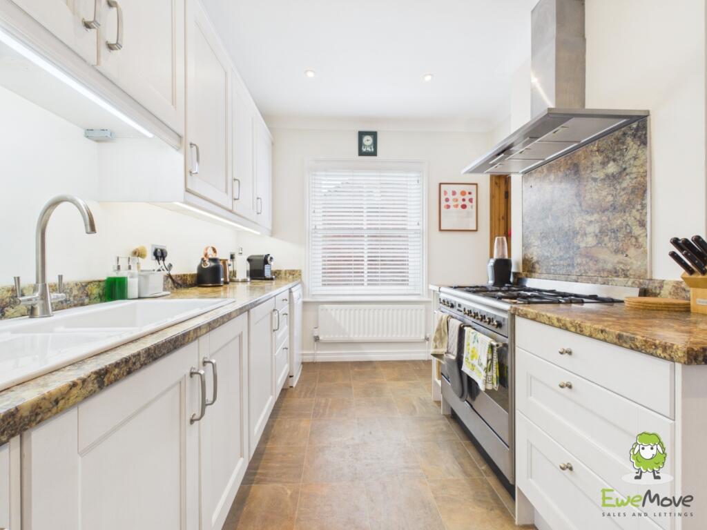 Apartment in Basingstoke and Deane, Kings Furlong - View 3