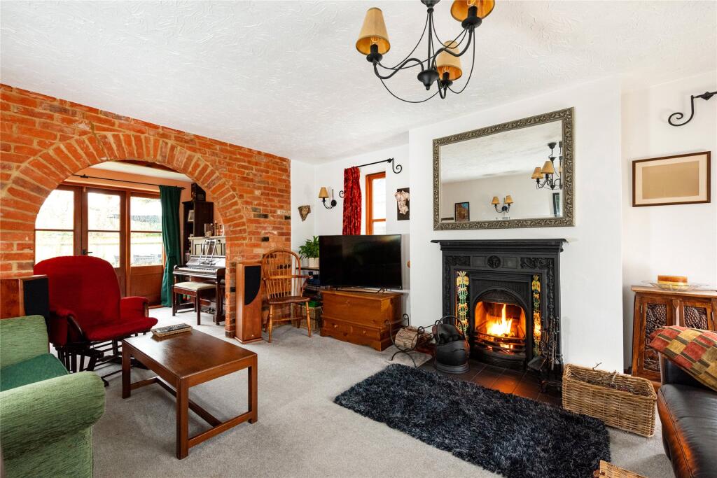 Church Street, Twyford, Buckinghamshire, MK18 photo 3