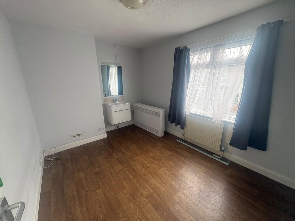 Winifred Road, Bedford photo 3