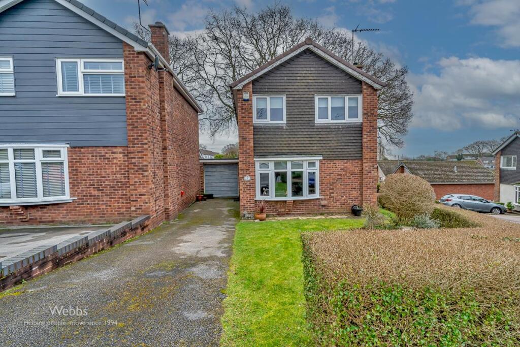 3-bed detached on Crestwood Rise, Etching HIll, Rugeley, £280,000