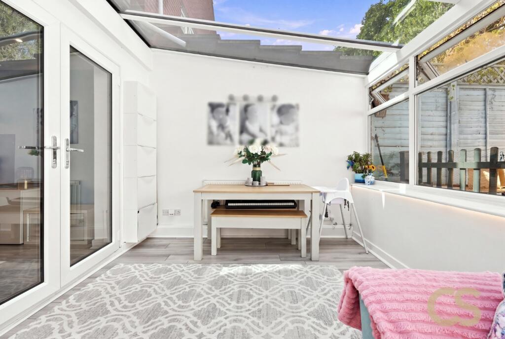 House in Broxbourne, Hertfordshire - More
