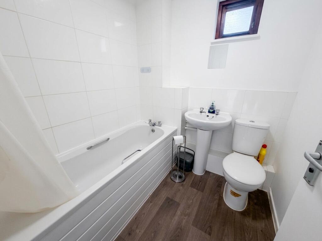 House in Milton Keynes, Shenley Brook End - More