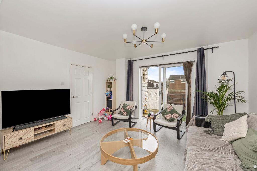 House in Crawley, Southgate - View 2