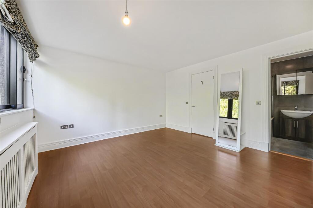 Apartment in London - More