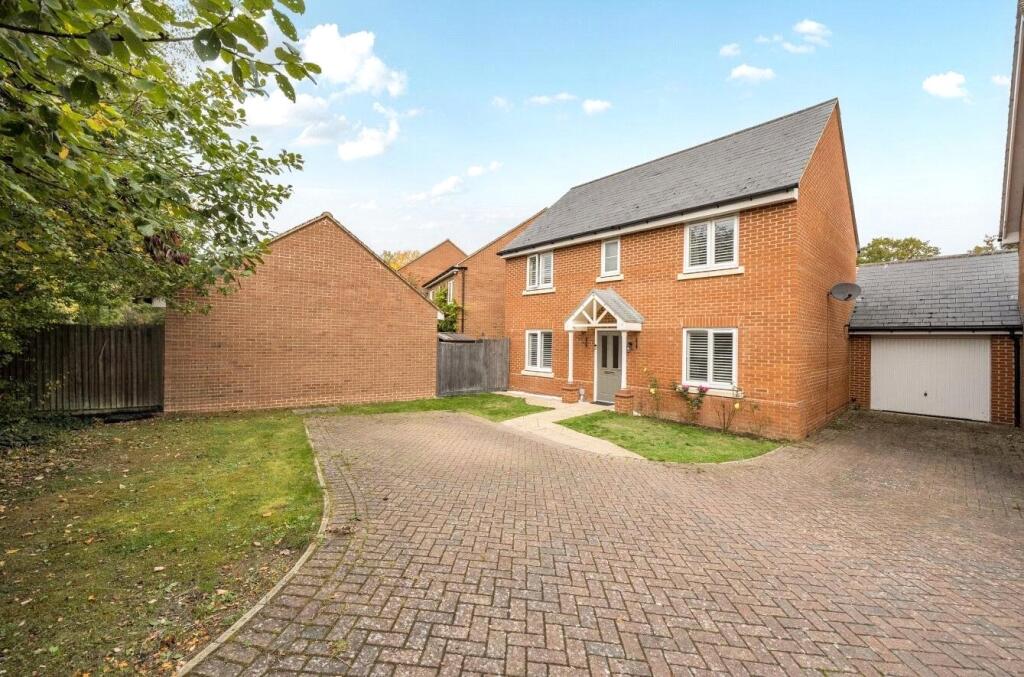 House in Three Mile Cross, Mereoak Park, Shinfield
