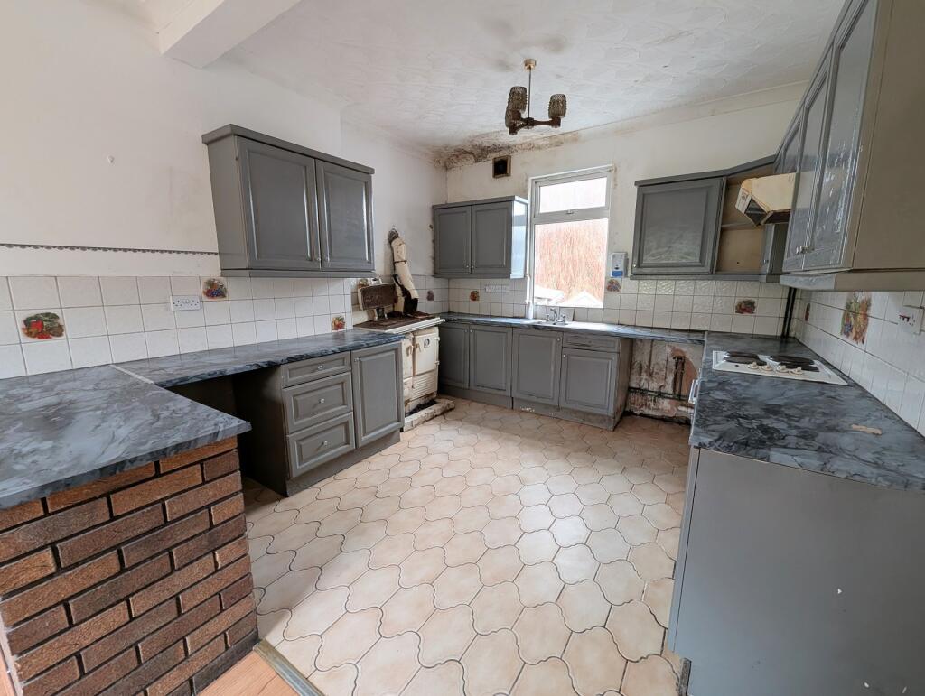 House in Ystalyfera, Neath Port Talbot - View 5