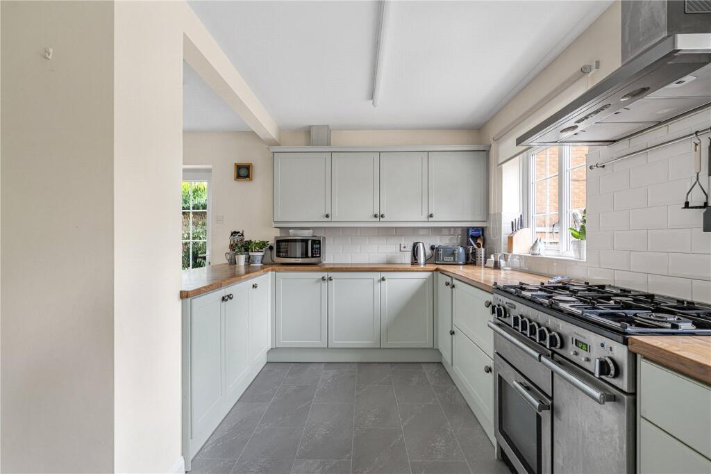 Clifton Drive, Oundle, Peterborough, Northamptonshire, PE8 photo 4