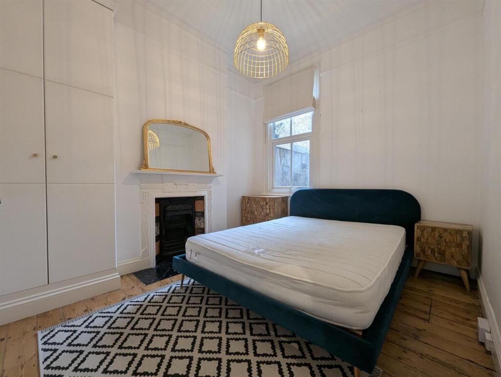 Apartment in London - More