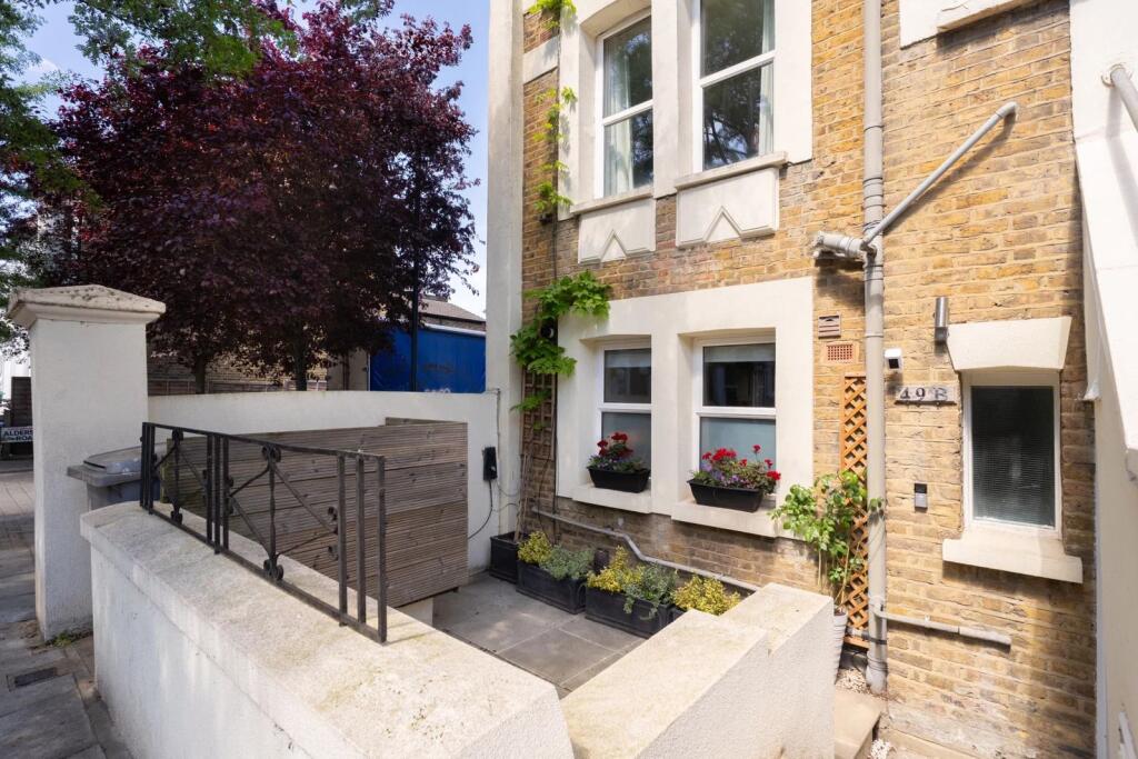 Apartment in London, Queen's Park - More