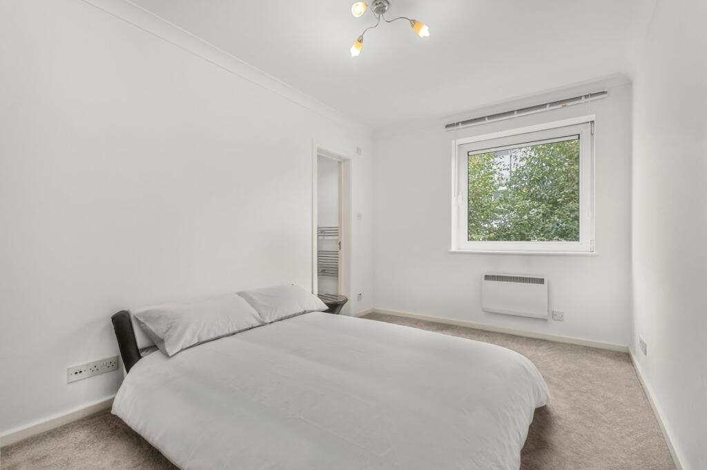 Apartment in London, Blackwall - More