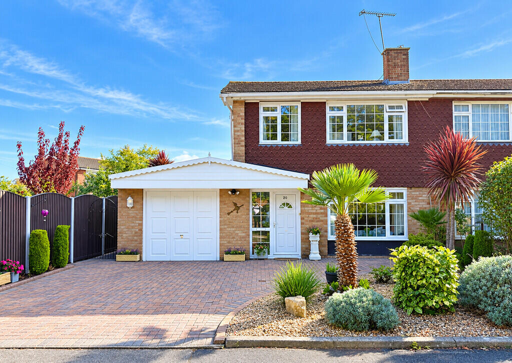 3-bed semi-detached on Gunners Way, Elson, Gosport, £385,000