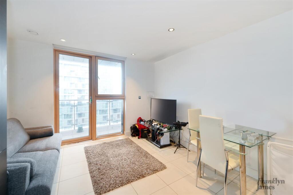 Streamlight Tower, 9 Province Square, E14 photo 2