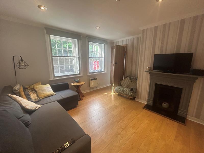 Apartment in Guildford, Surrey - View 2