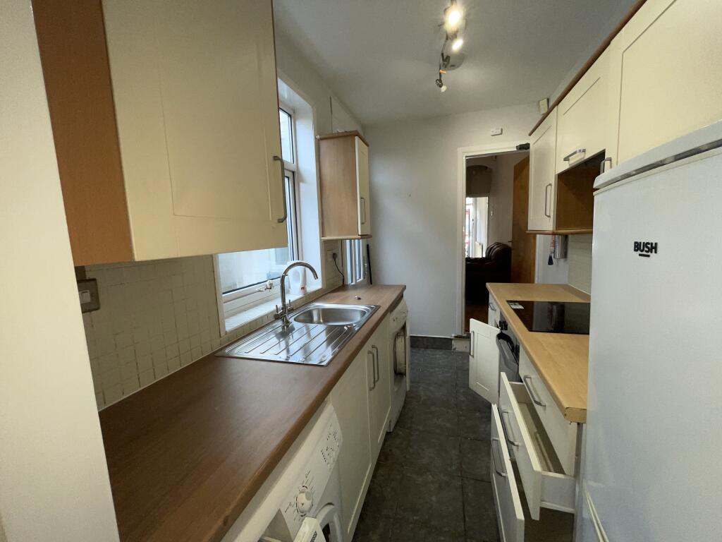 4 bedroom semi-detached house for rent