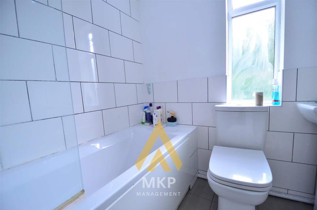 5 bedroom semi-detached house for rent
