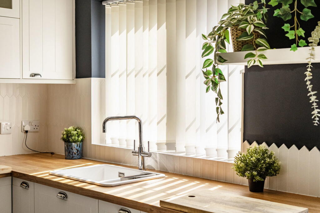 House in Sandwell, West Midlands - More