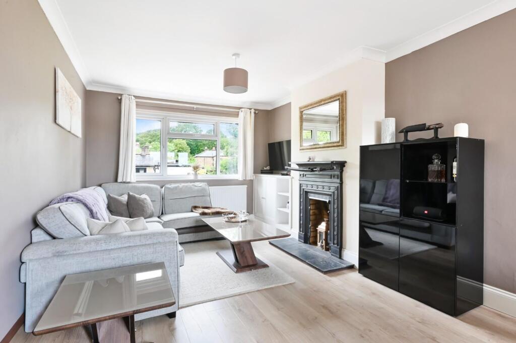 Apartment in Kingston upon Thames - View 2