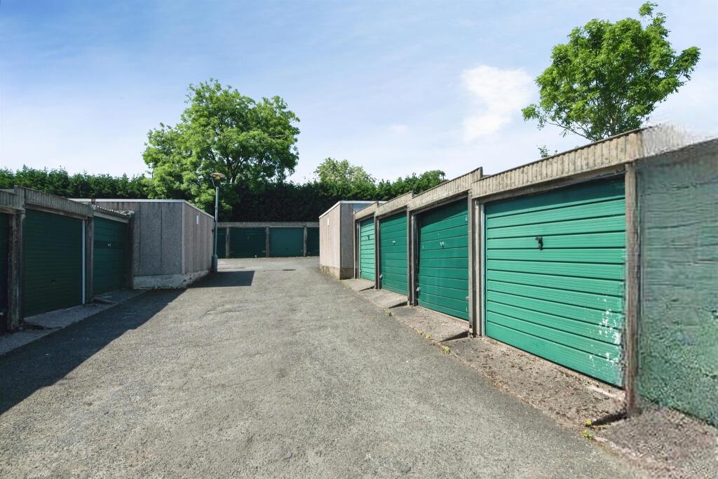 Apartment in Birmingham, Brookvale Park, Aston - More