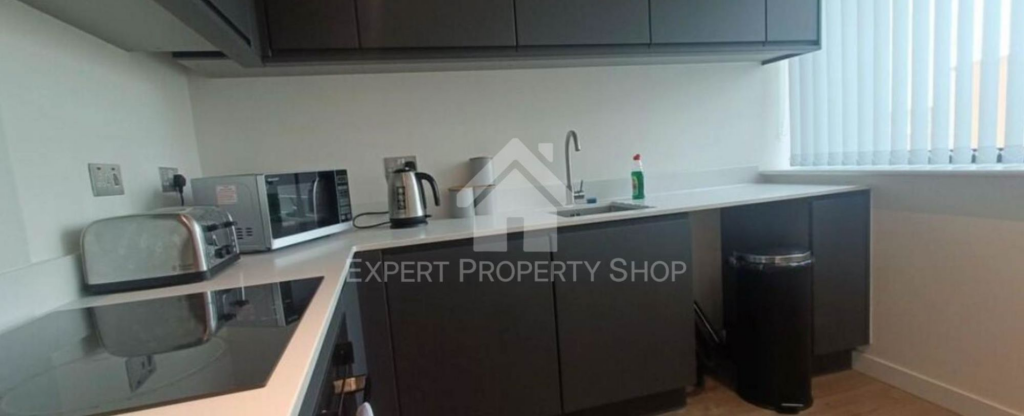 Apartment in Manchester, Old Trafford - View 4