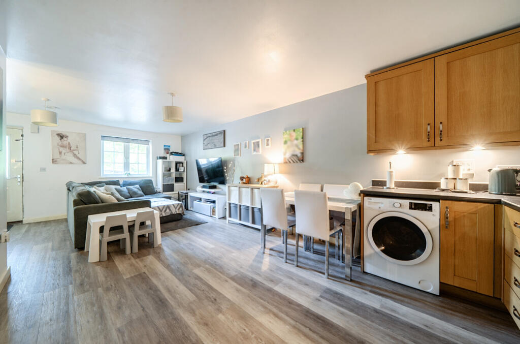 Apartment in Hughenden Valley, Terriers, Totteridge - More