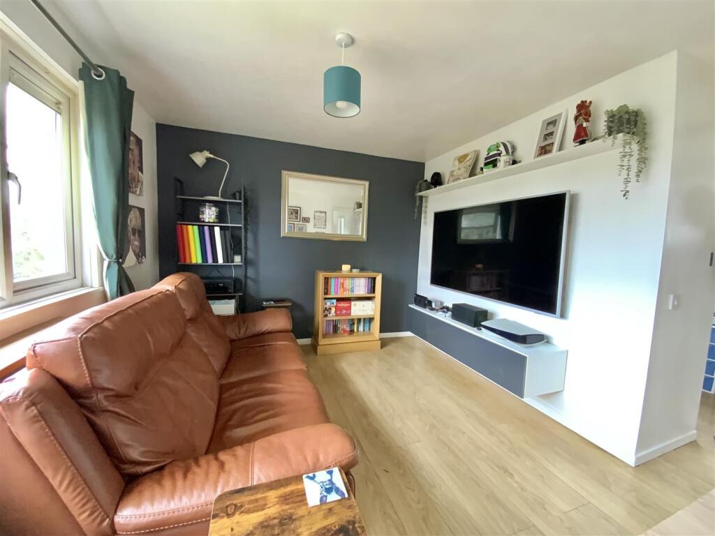 Mitcham Place, Bradwell Common photo 3