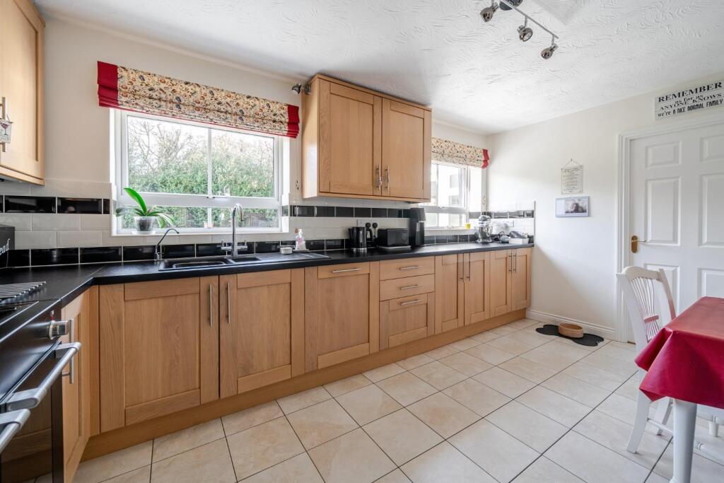 Wingfield Drive, Potton photo 5