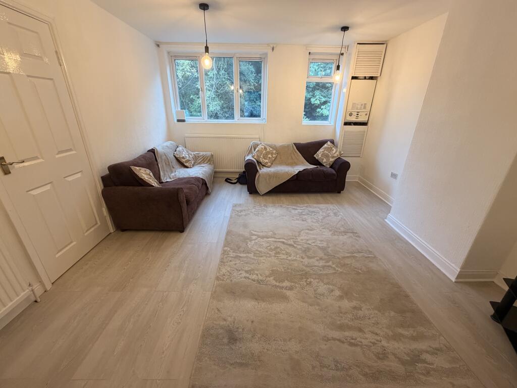 Apartment in Sheffield, Banner Cross, Greystones - View 4