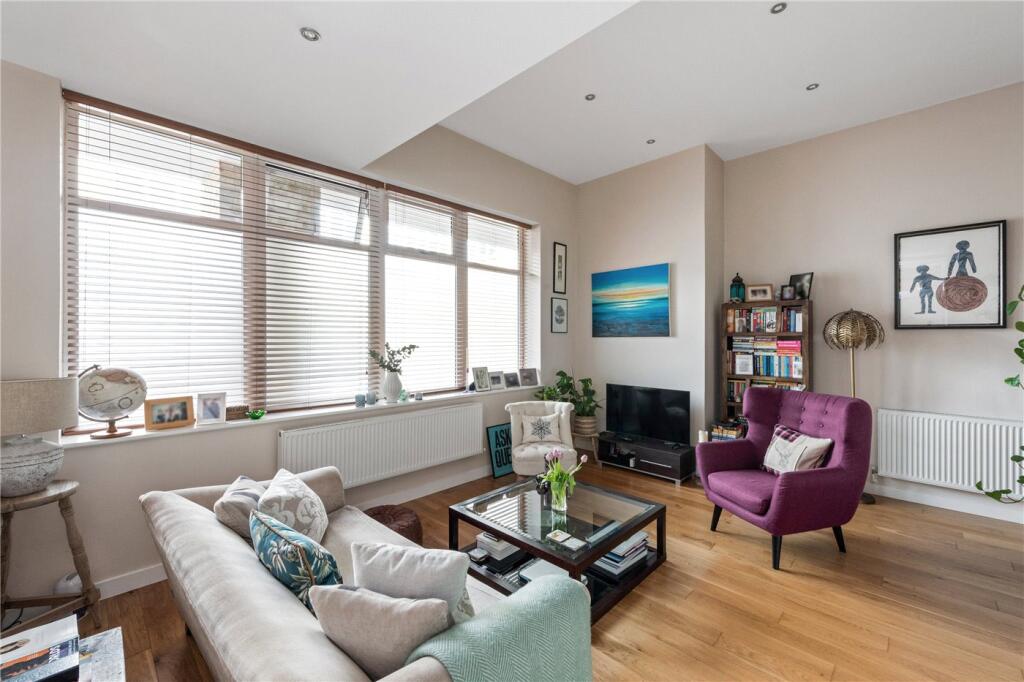 Main image of property: Shacklewell Lane, London, E8