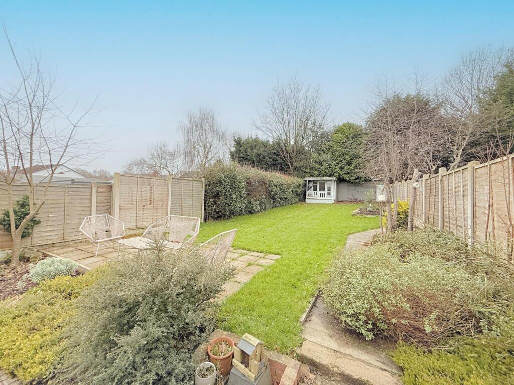 Hawthorn Drive, Rodley, Leeds photo 4