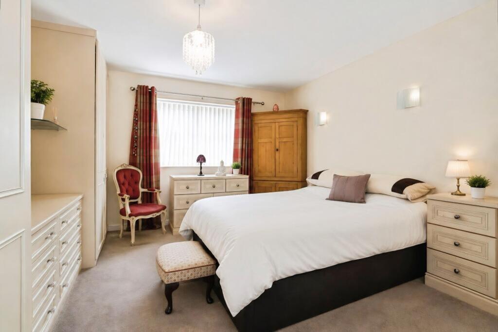 House in South Derbyshire, Melbourne - More