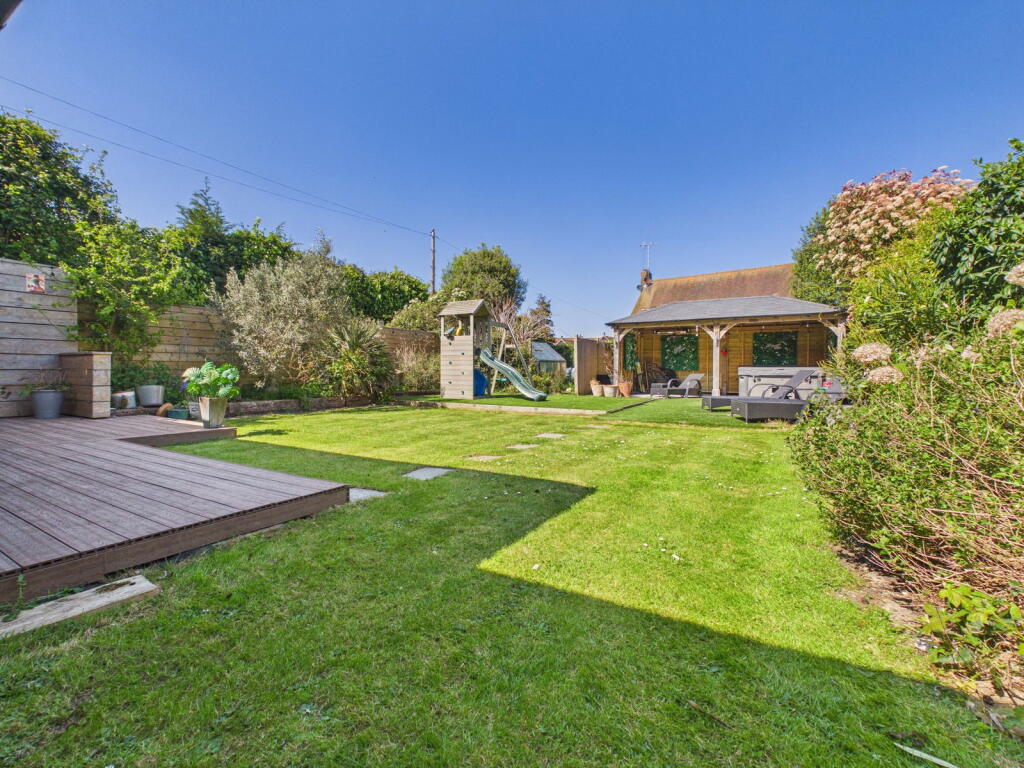 Elm Grove, Lancing, BN15 8PD photo 2