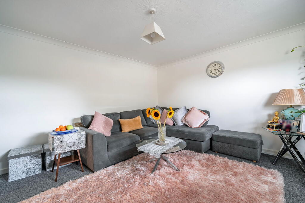 Frescade Crescent, Basingstoke, RG21 3NE photo 4