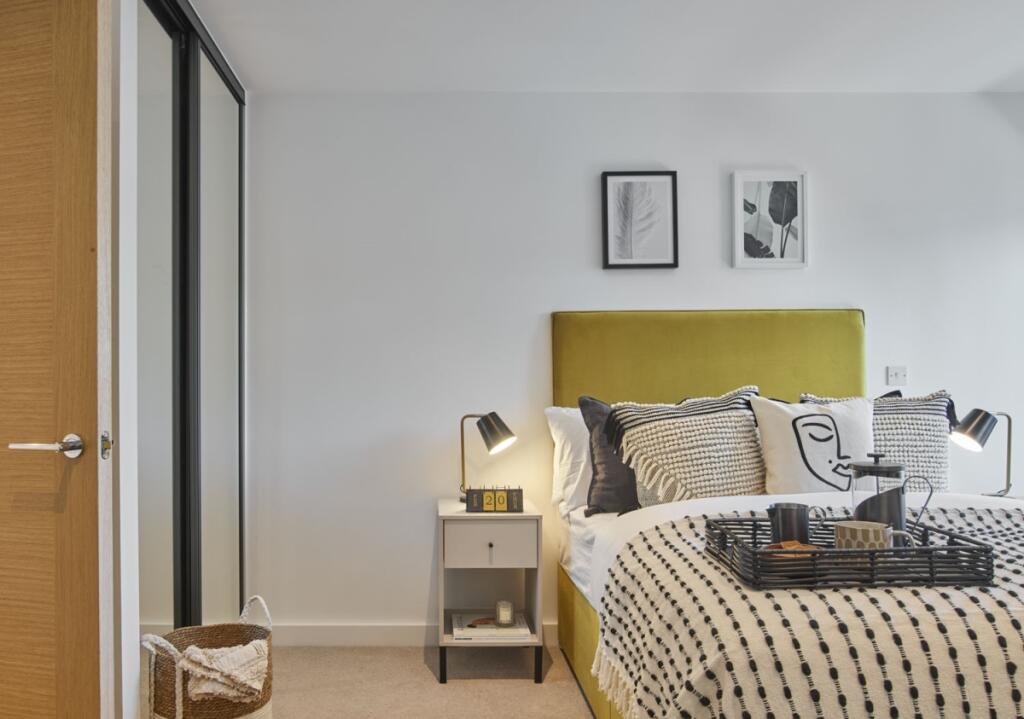 Apartment in Ilford - More
