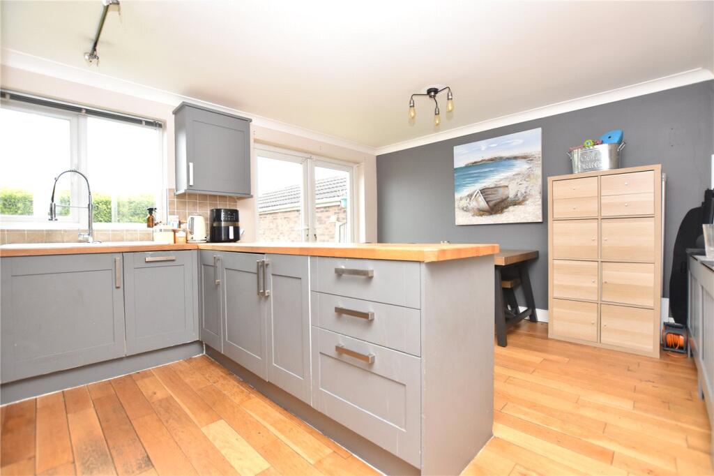 House in Leeds, Upper Green, Morley - View 2