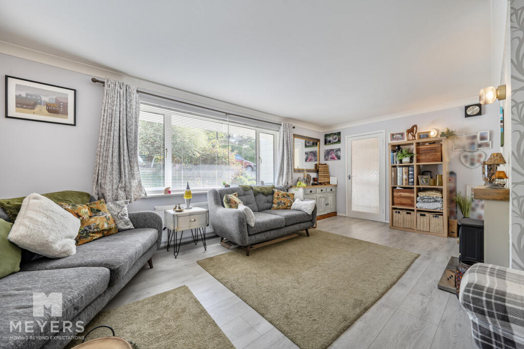 Central Avenue, Corfe Mullen, BH21 3 photo 2