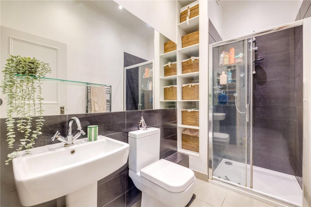 Apartment in London - View 5
