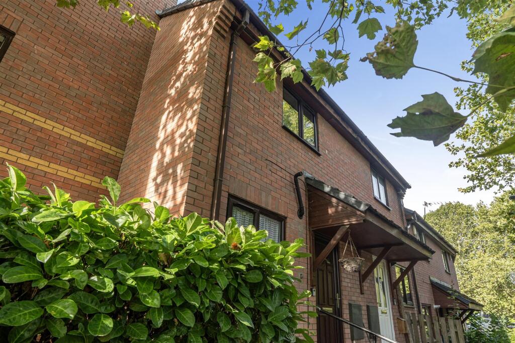 2-bed terraced on County Street, Totterdown, Bristol, £320,000