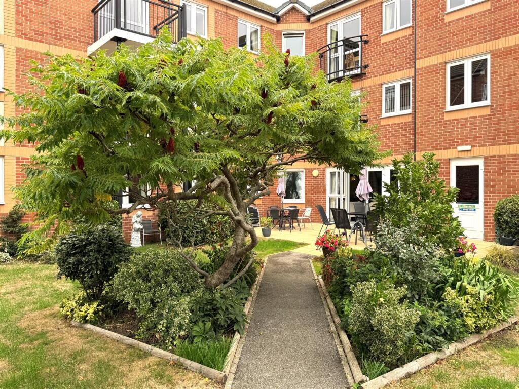 Apartment in Dorchester - More