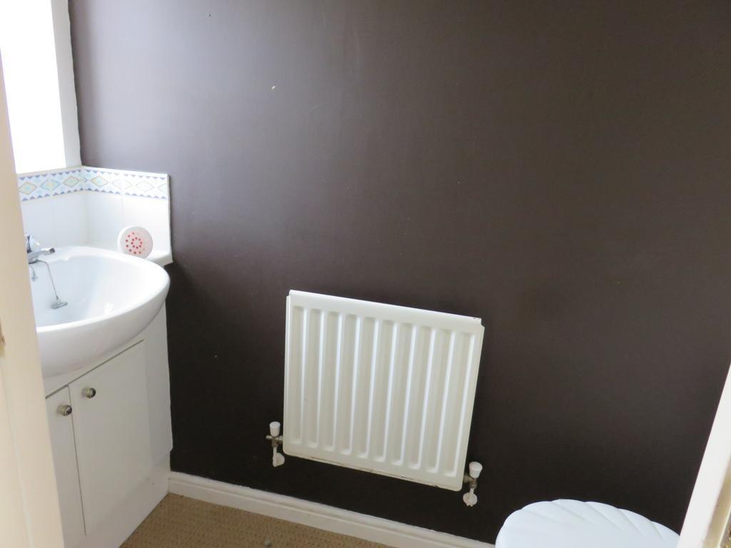 House in Hull - View 4