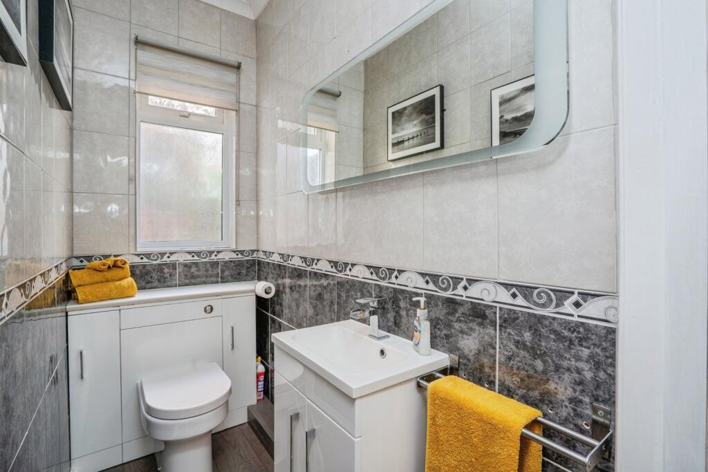 Queens Road, Portsmouth, Hampshire, PO2 - More