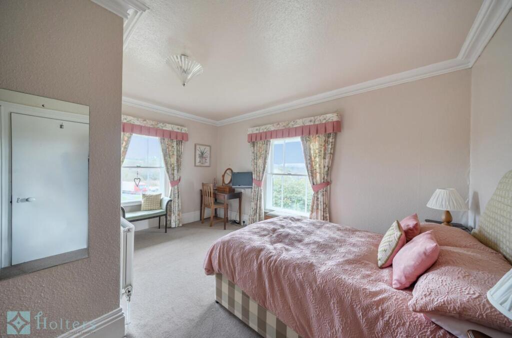 House in Llandrindod Wells - More